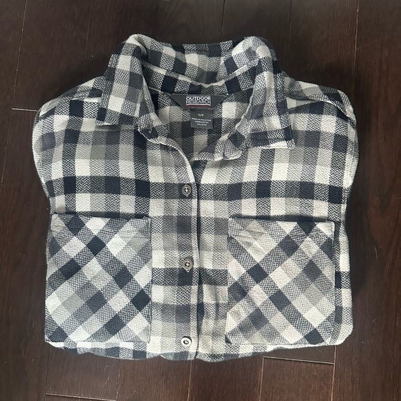 Outdoor Research Women’s Flannel Black White Button-Up UPF 50+ | Like New - Picture 3 of 12